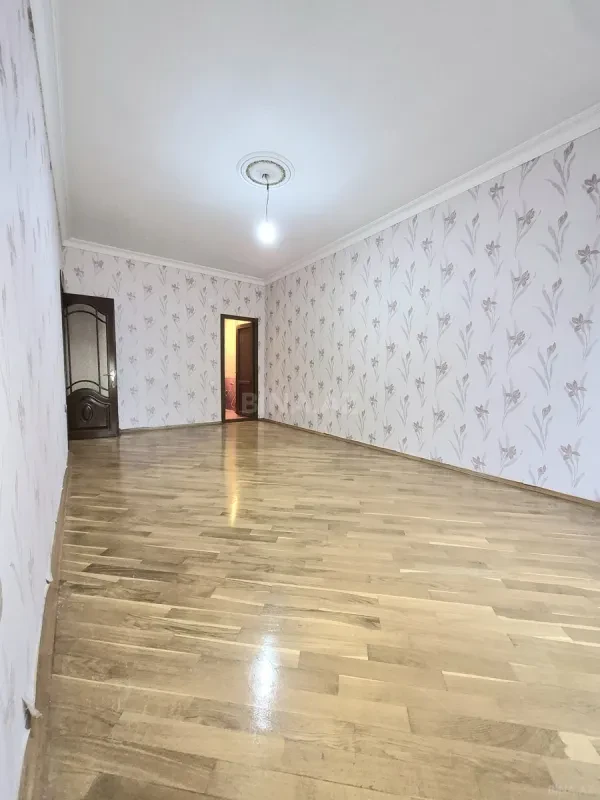Satılır 3 otaqlı mənzil 165 m²