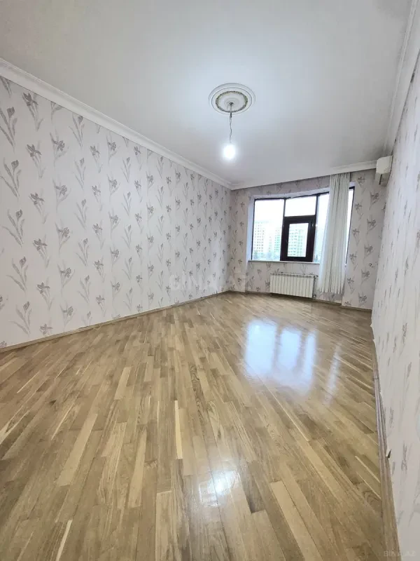 Satılır 3 otaqlı mənzil 165 m²