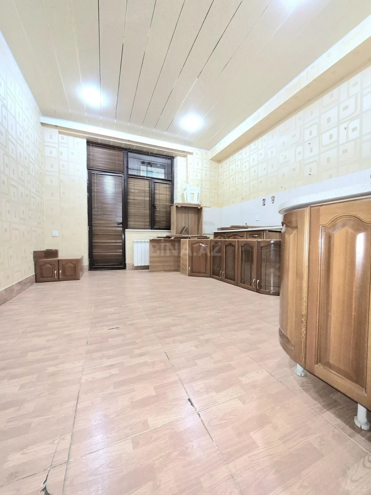 Satılır 3 otaqlı mənzil 165 m²