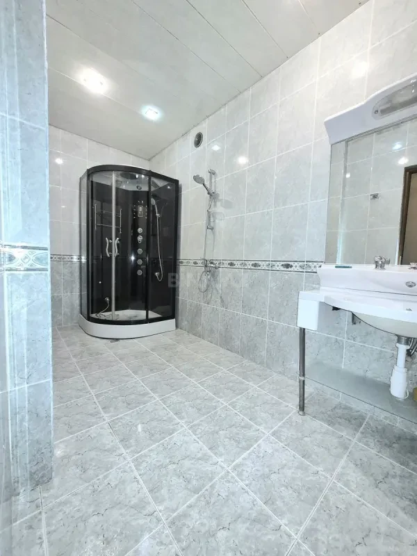 Satılır 3 otaqlı mənzil 165 m²