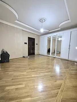 Satılır 3 otaqlı mənzil 165 m²