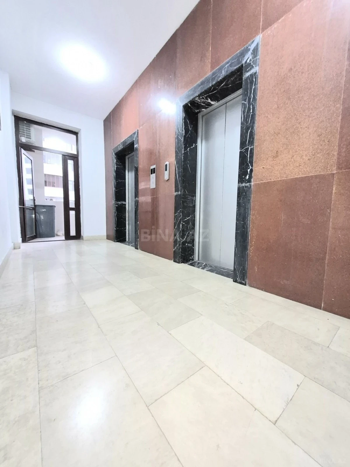 Satılır 3 otaqlı mənzil 165 m²