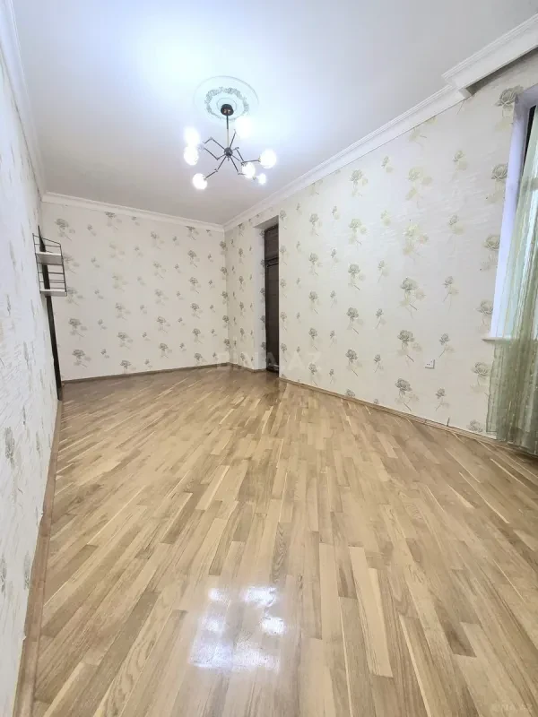 Satılır 3 otaqlı mənzil 165 m²