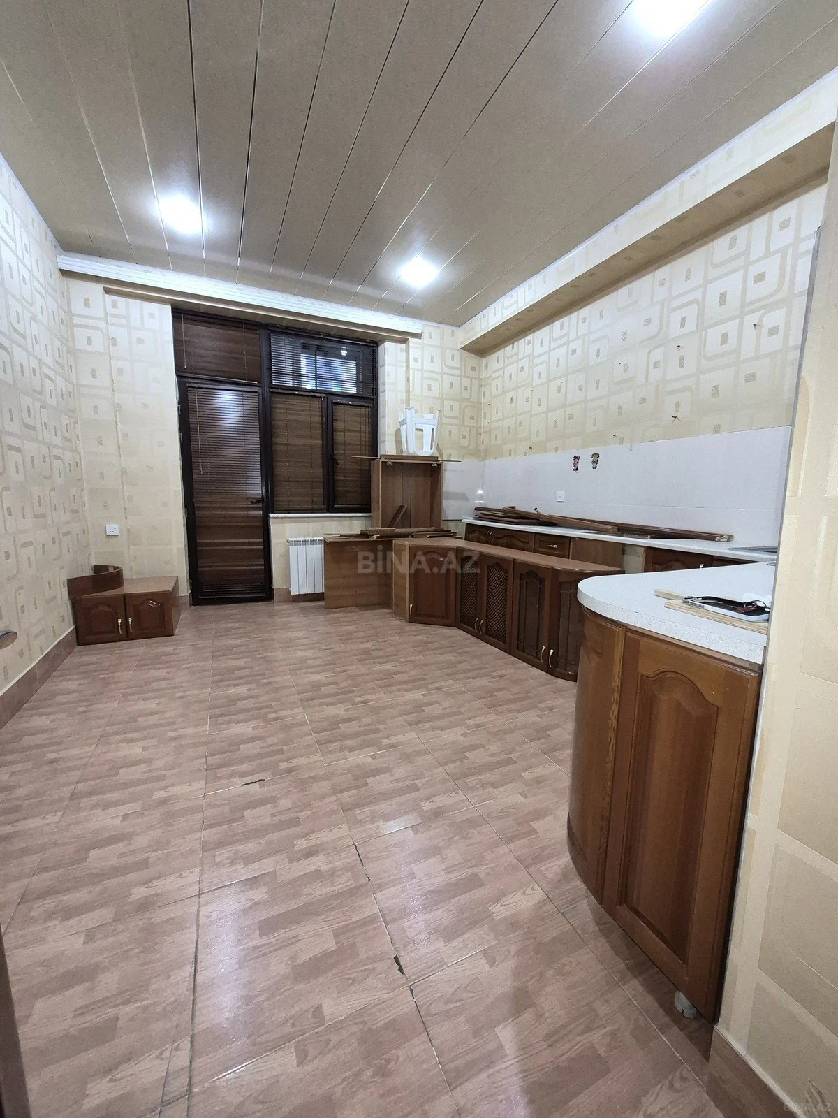 Satılır 3 otaqlı mənzil 165 m²