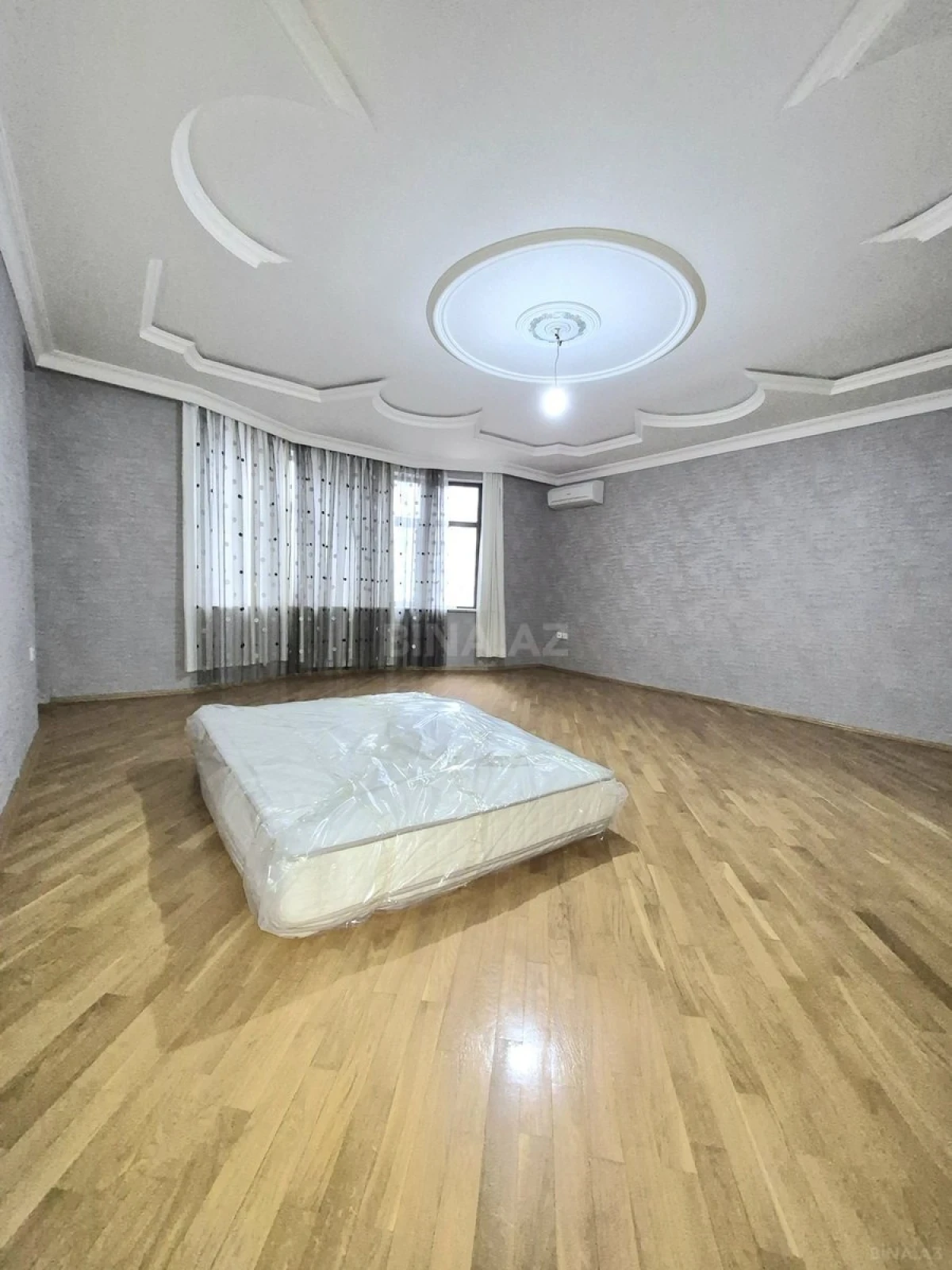 Satılır 3 otaqlı mənzil 165 m²