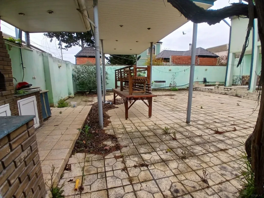Satılır 8 otaqlı həyət evi 250 m²