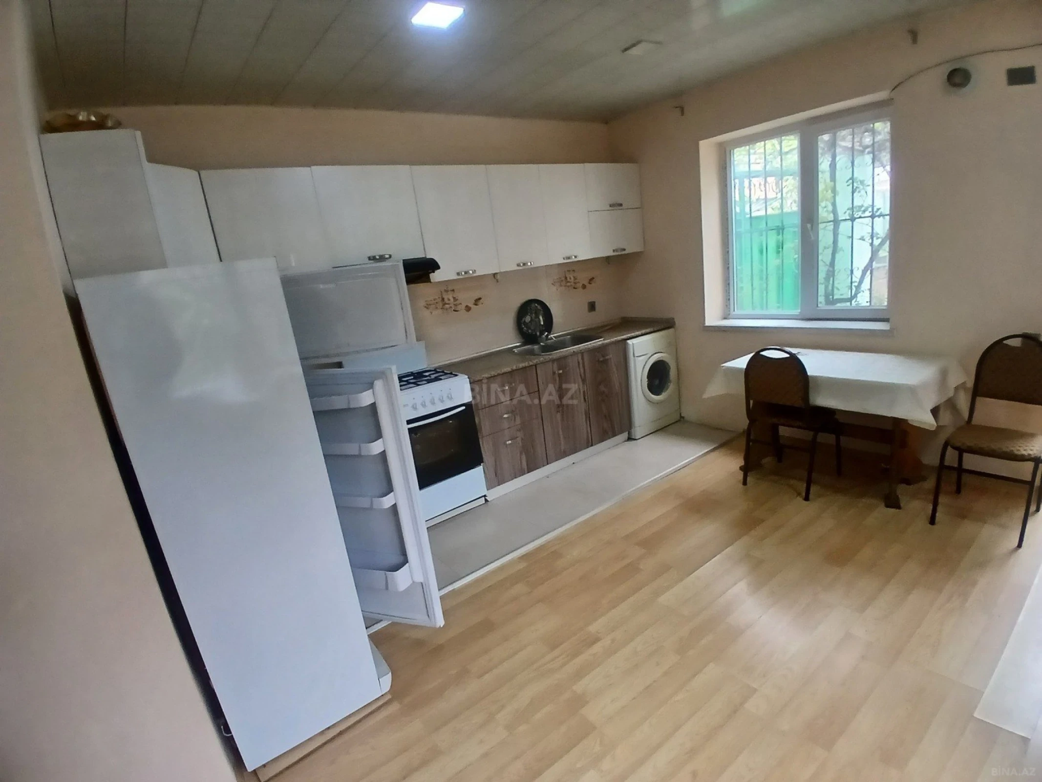 Satılır 8 otaqlı həyət evi 250 m²