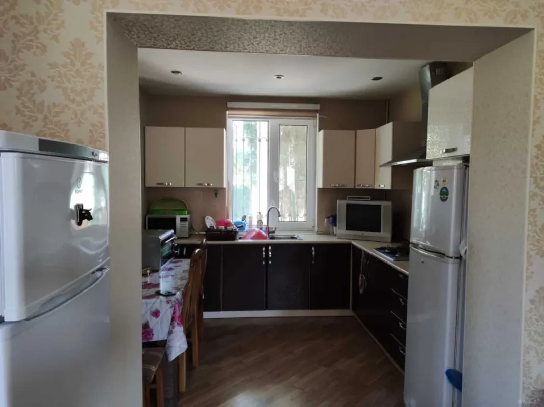 Satılır 8 otaqlı həyət evi 250 m²