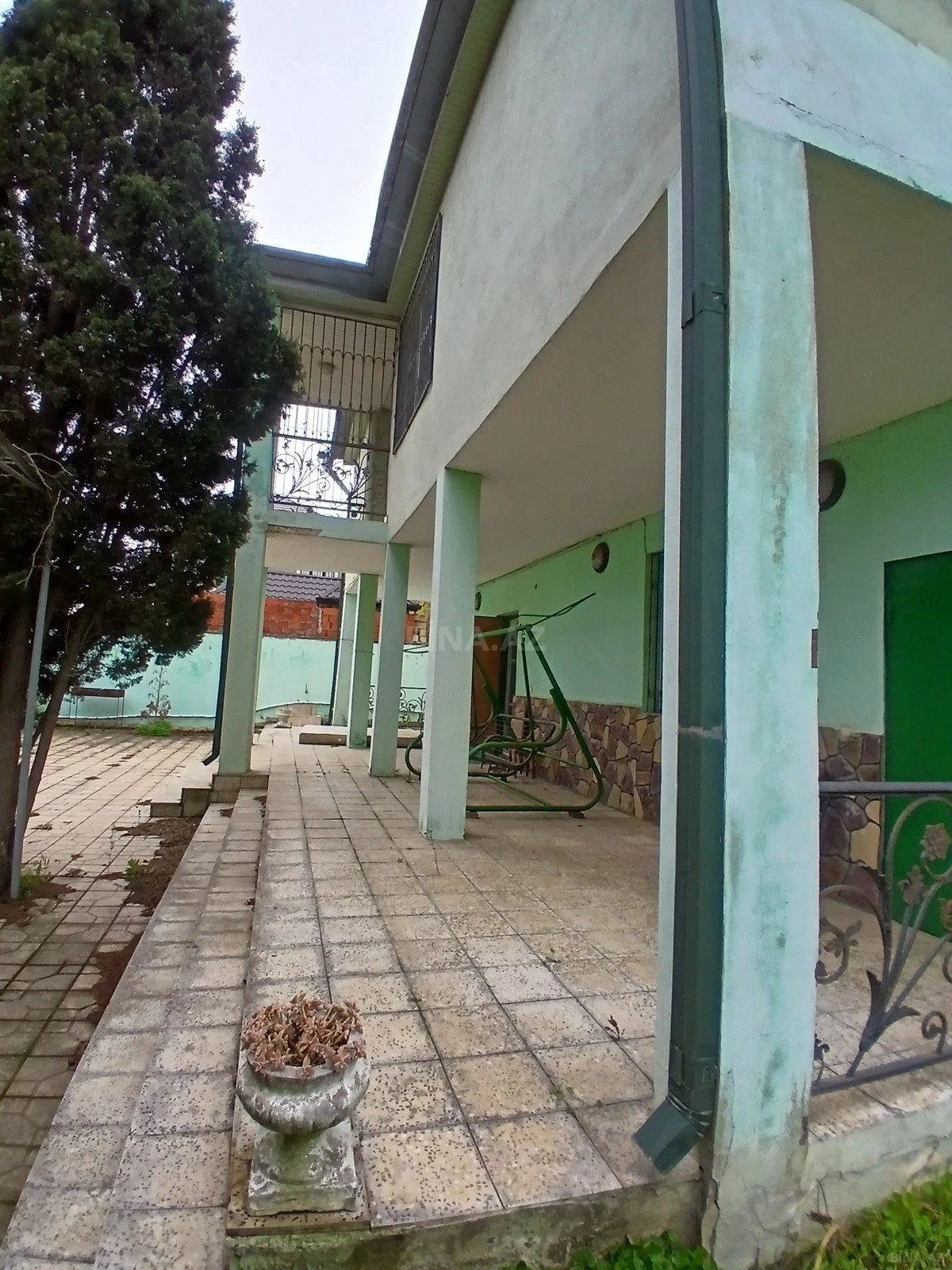 Satılır 8 otaqlı həyət evi 250 m²