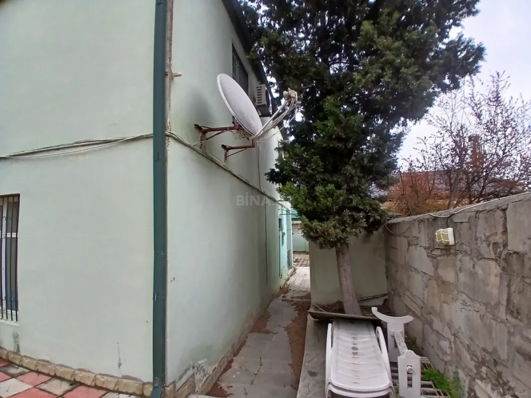 Satılır 8 otaqlı həyət evi 250 m²