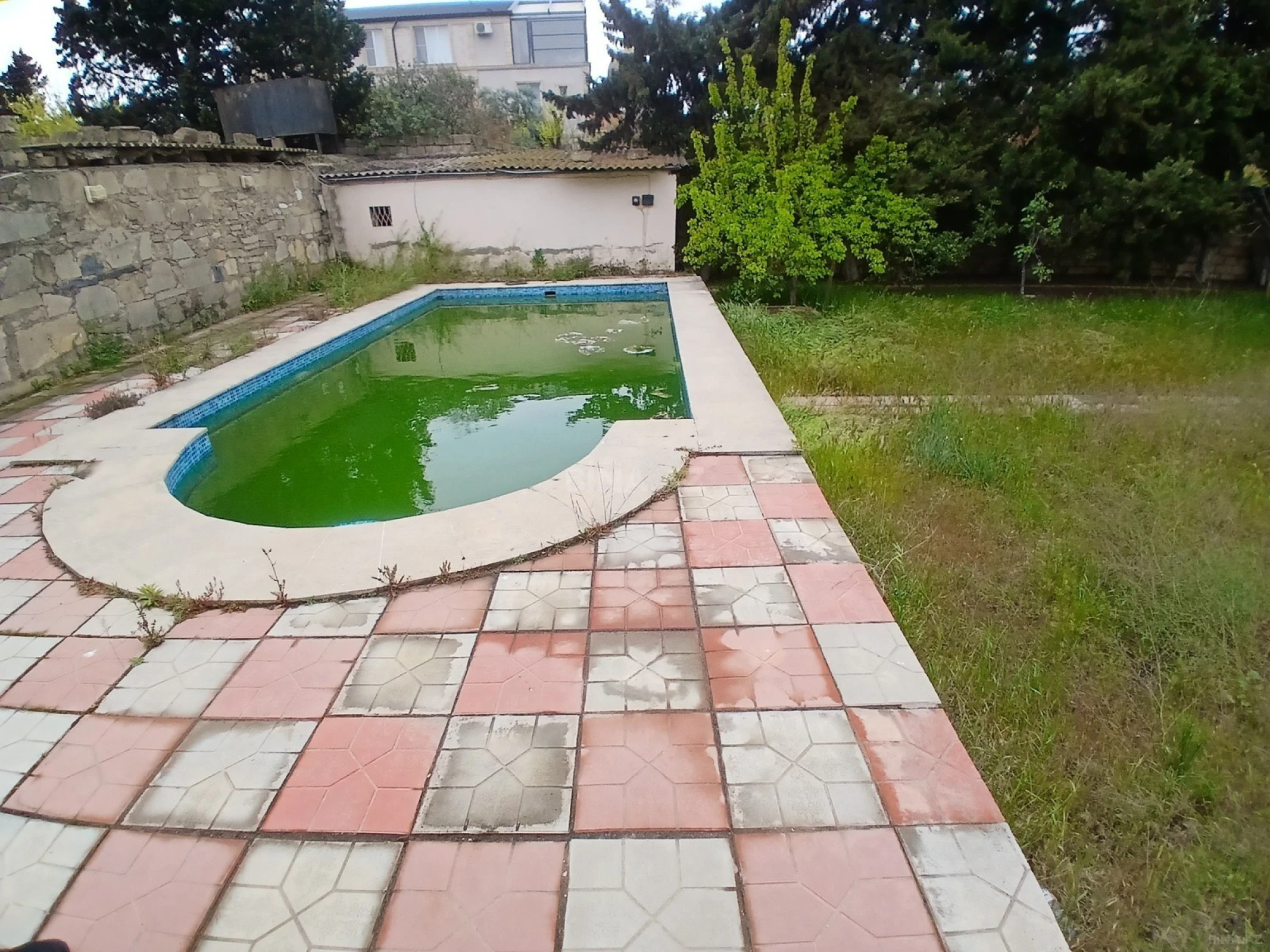 Satılır 8 otaqlı həyət evi 250 m²
