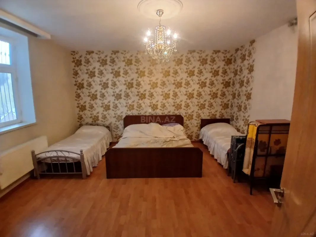 Satılır 8 otaqlı həyət evi 250 m²