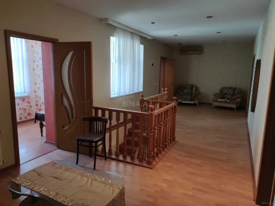 Satılır 8 otaqlı həyət evi 250 m²