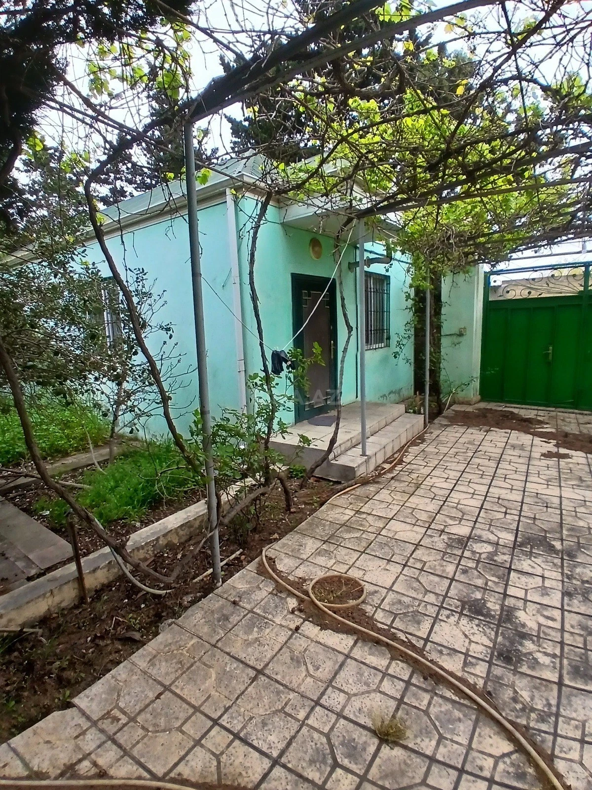 Satılır 8 otaqlı həyət evi 250 m²