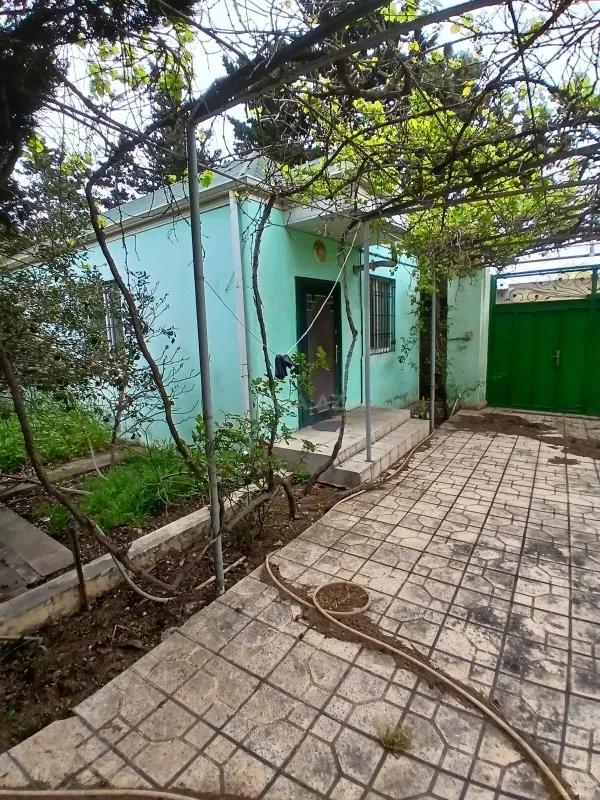 Satılır 8 otaqlı həyət evi 250 m²