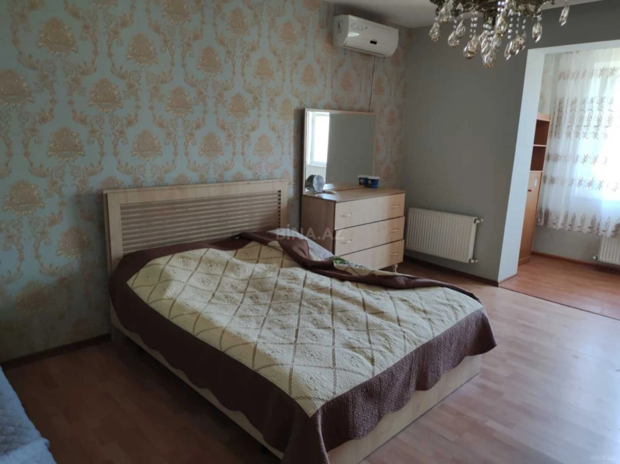 Satılır 8 otaqlı həyət evi 250 m²