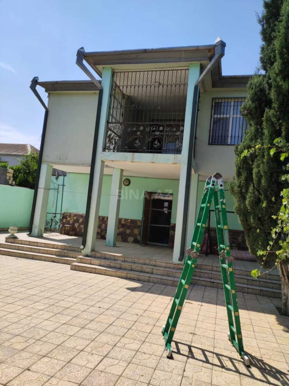 Satılır 8 otaqlı həyət evi 250 m²