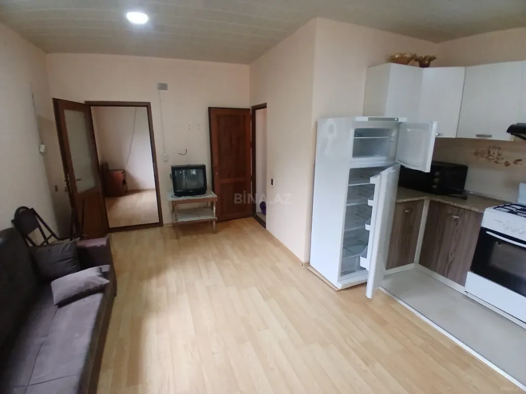 Satılır 8 otaqlı həyət evi 250 m²