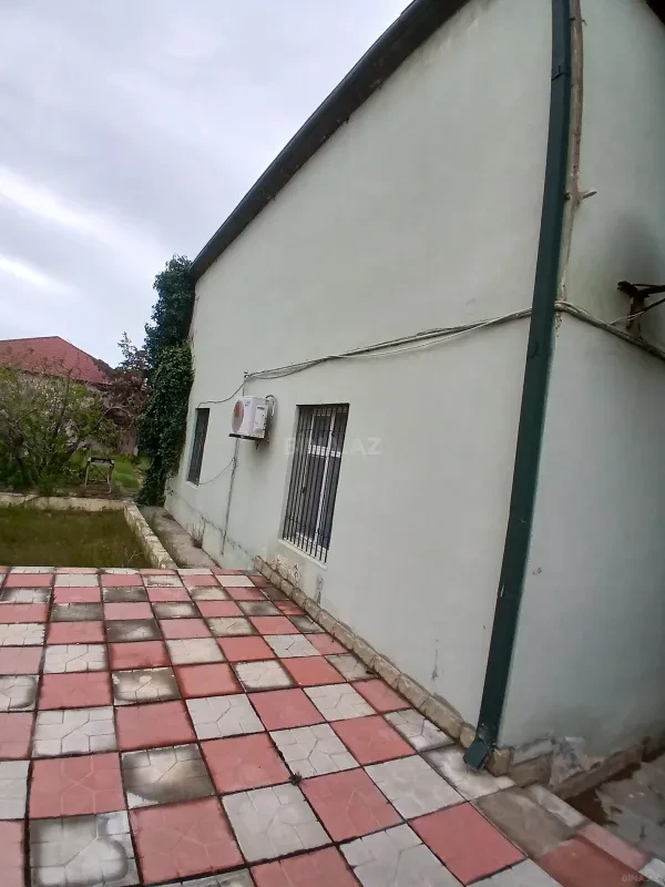 Satılır 8 otaqlı həyət evi 250 m²