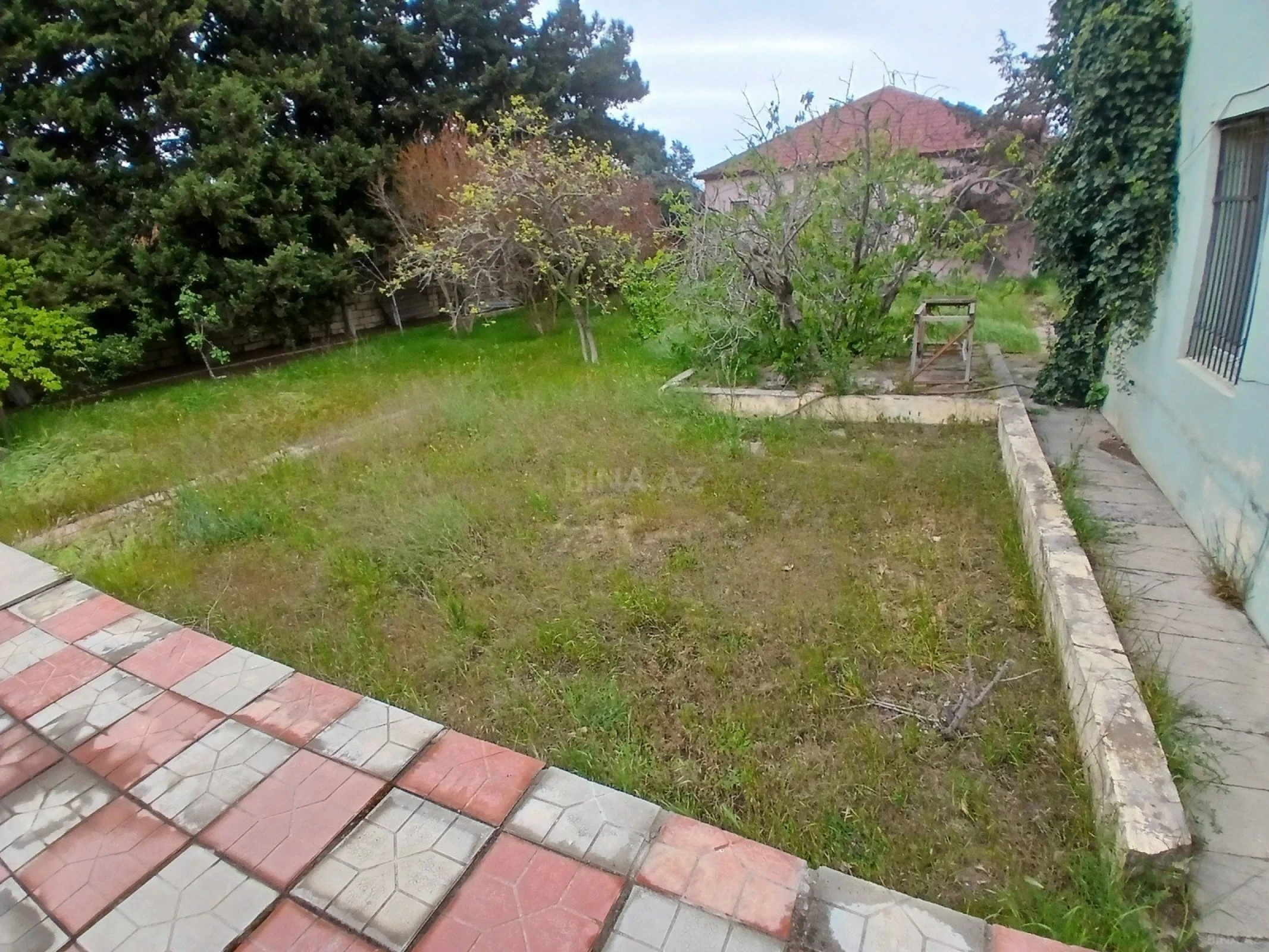 Satılır 8 otaqlı həyət evi 250 m²