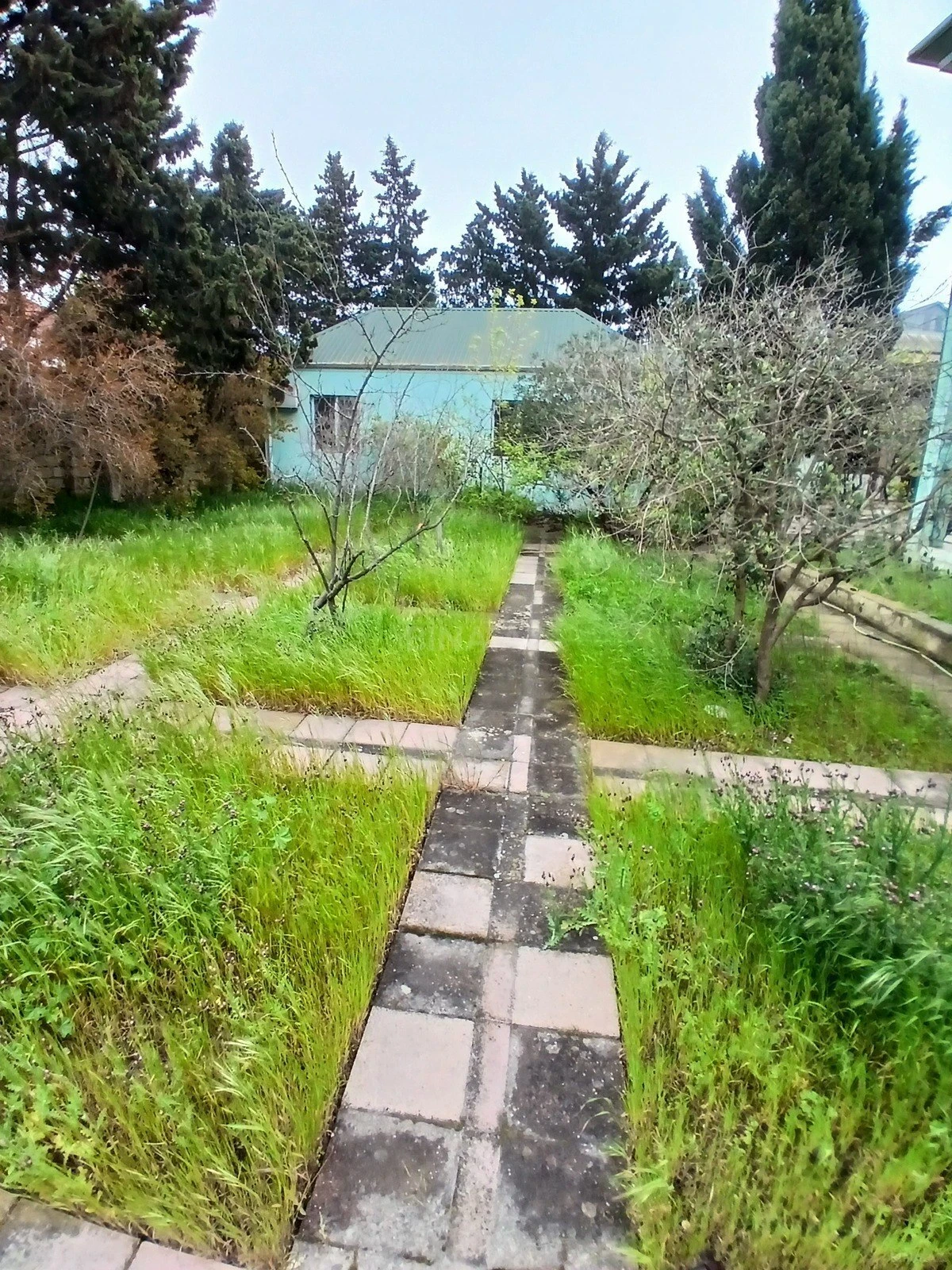 Satılır 8 otaqlı həyət evi 250 m²