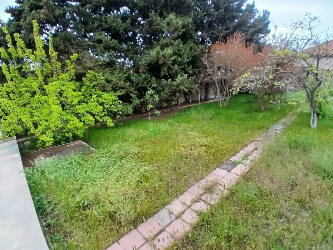 Satılır 8 otaqlı həyət evi 250 m²