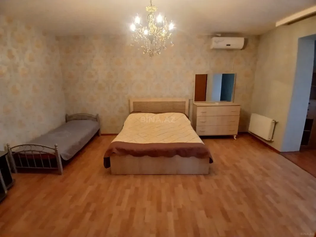 Satılır 8 otaqlı həyət evi 250 m²