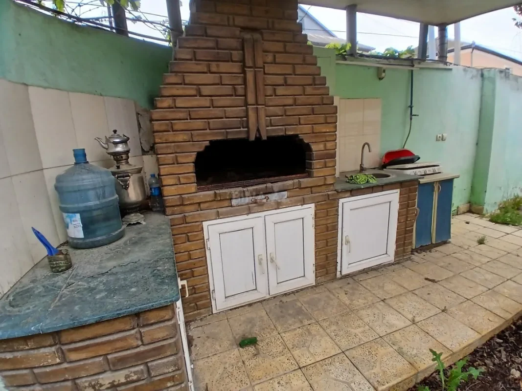 Satılır 8 otaqlı həyət evi 250 m²