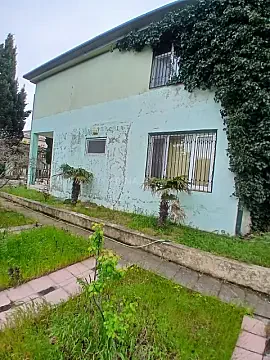 Satılır 8 otaqlı həyət evi 250 m²