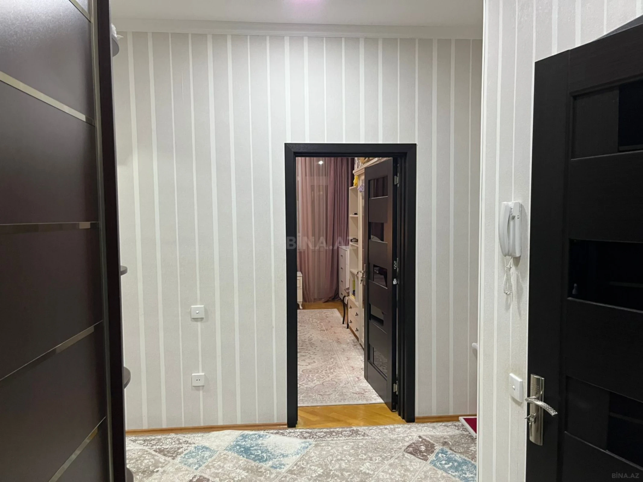Satılır 3 otaqlı mənzil 105 m²
