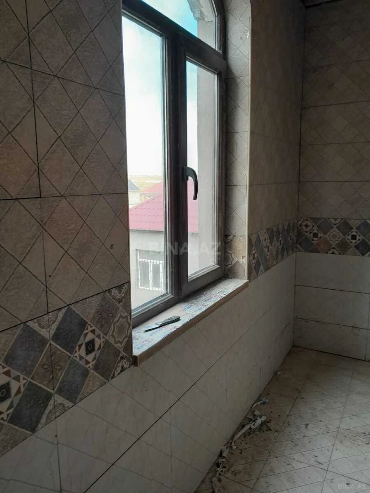 Satılır 9 otaqlı həyət evi 300 m²