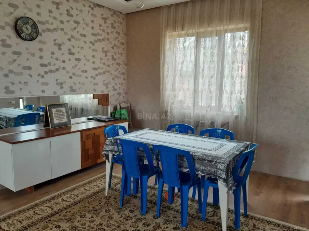 Satılır 9 otaqlı həyət evi 300 m²