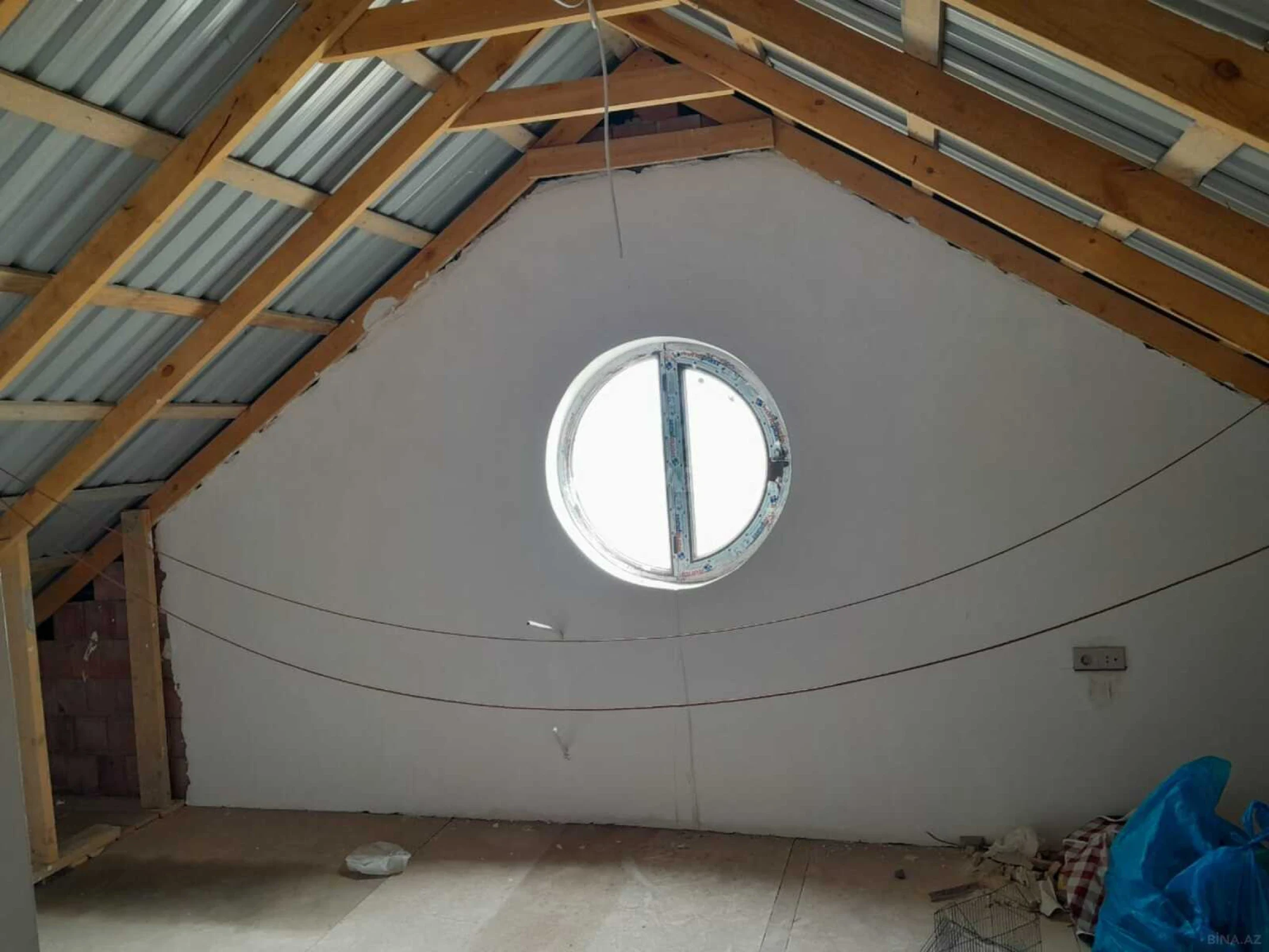Satılır 9 otaqlı həyət evi 300 m²