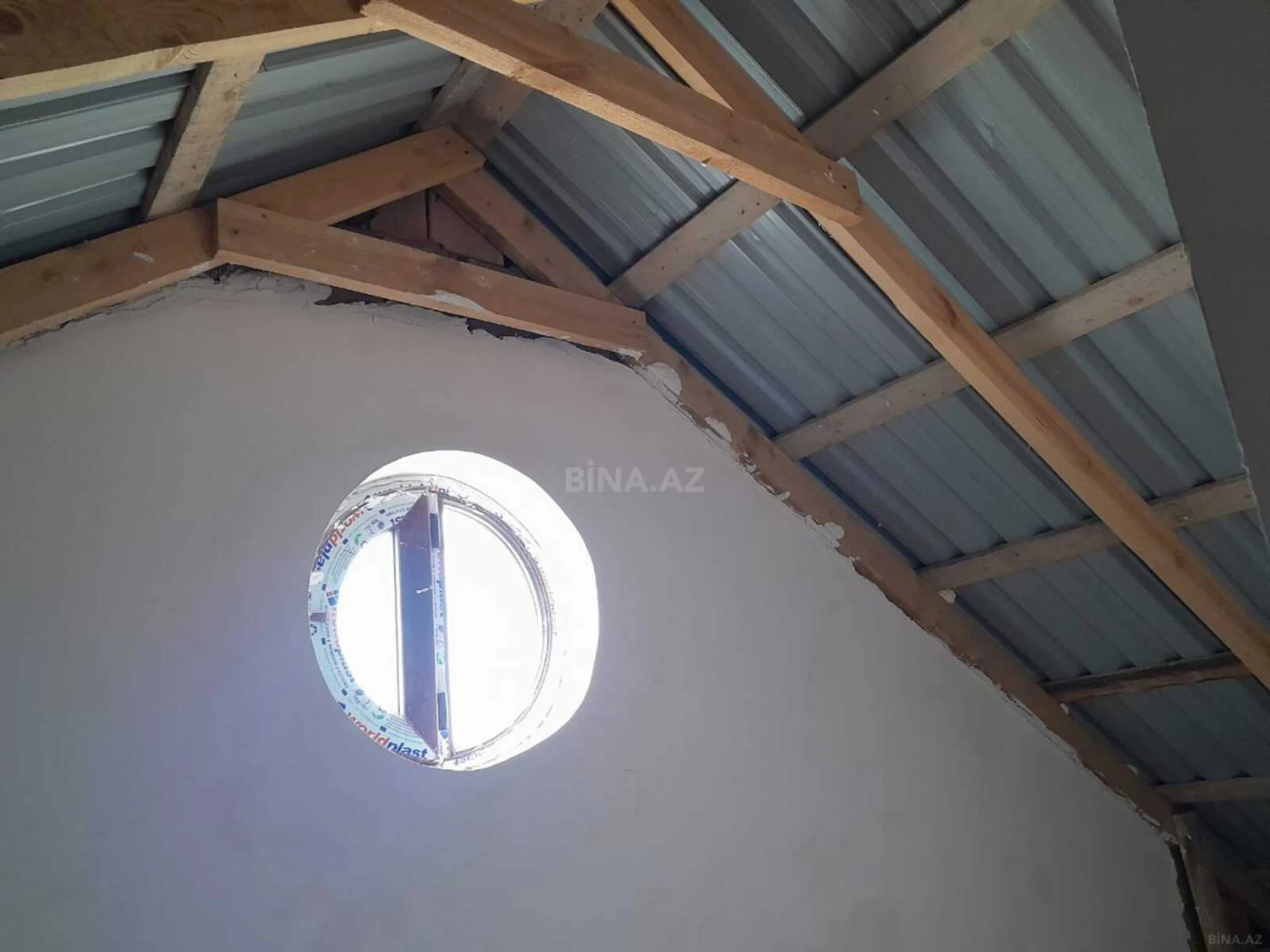 Satılır 9 otaqlı həyət evi 300 m²