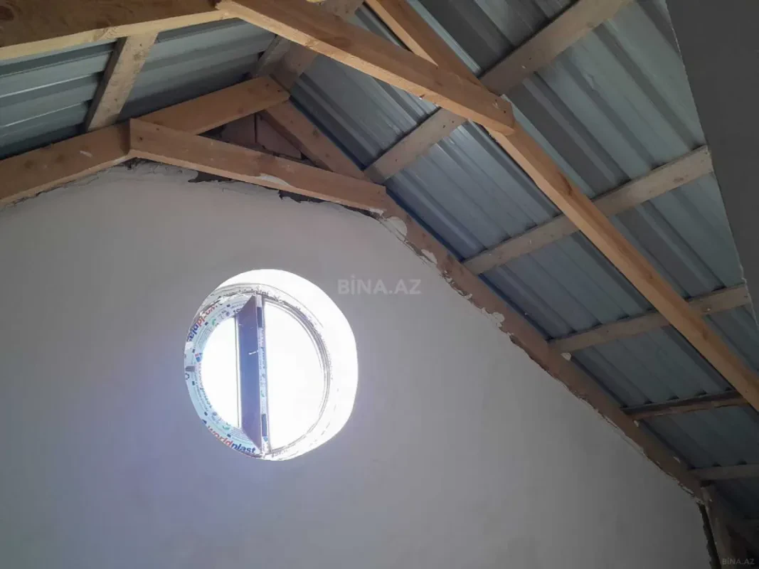Satılır 9 otaqlı həyət evi 300 m²