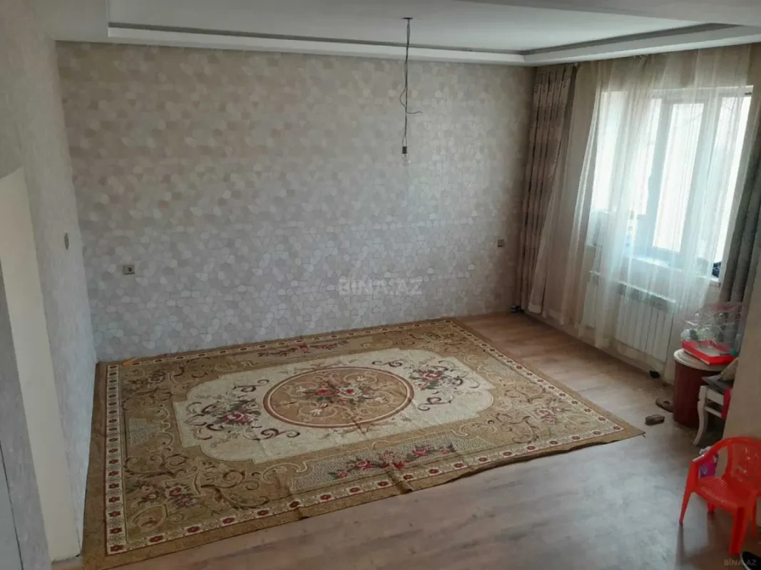 Satılır 9 otaqlı həyət evi 300 m²