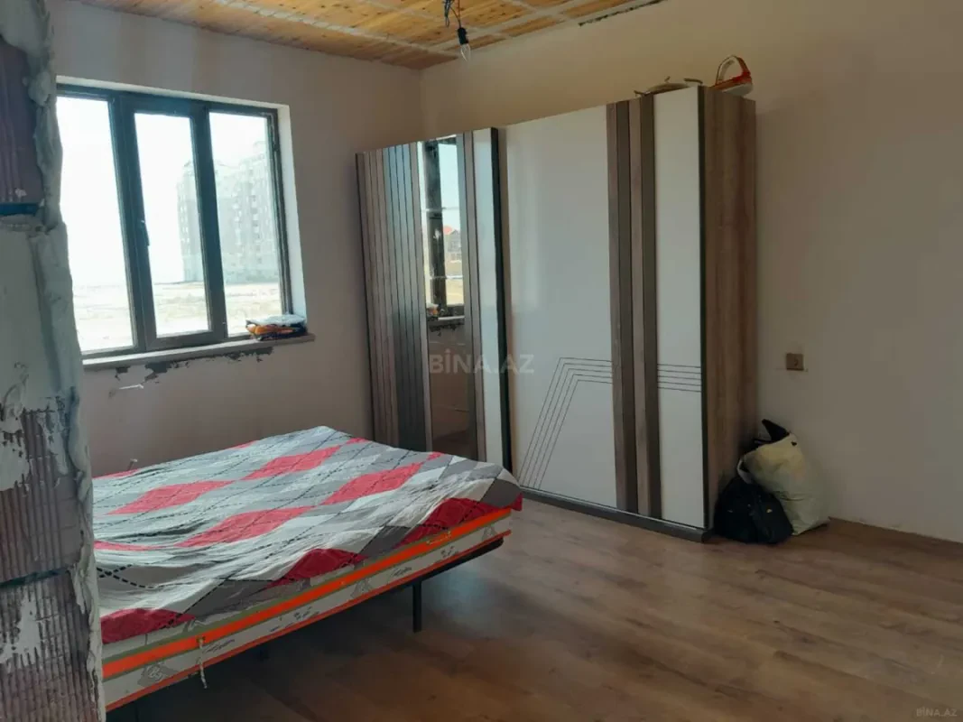 Satılır 9 otaqlı həyət evi 300 m²