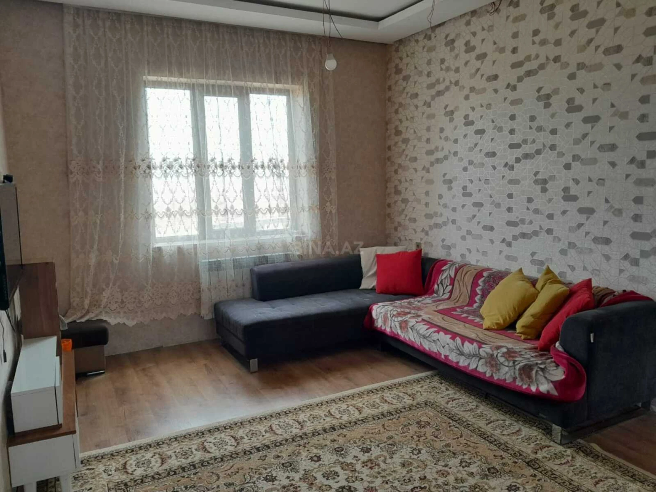 Satılır 9 otaqlı həyət evi 300 m²