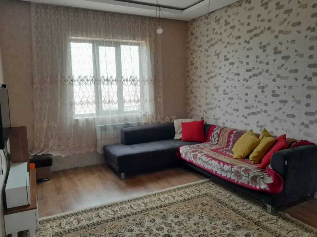 Satılır 9 otaqlı həyət evi 300 m²