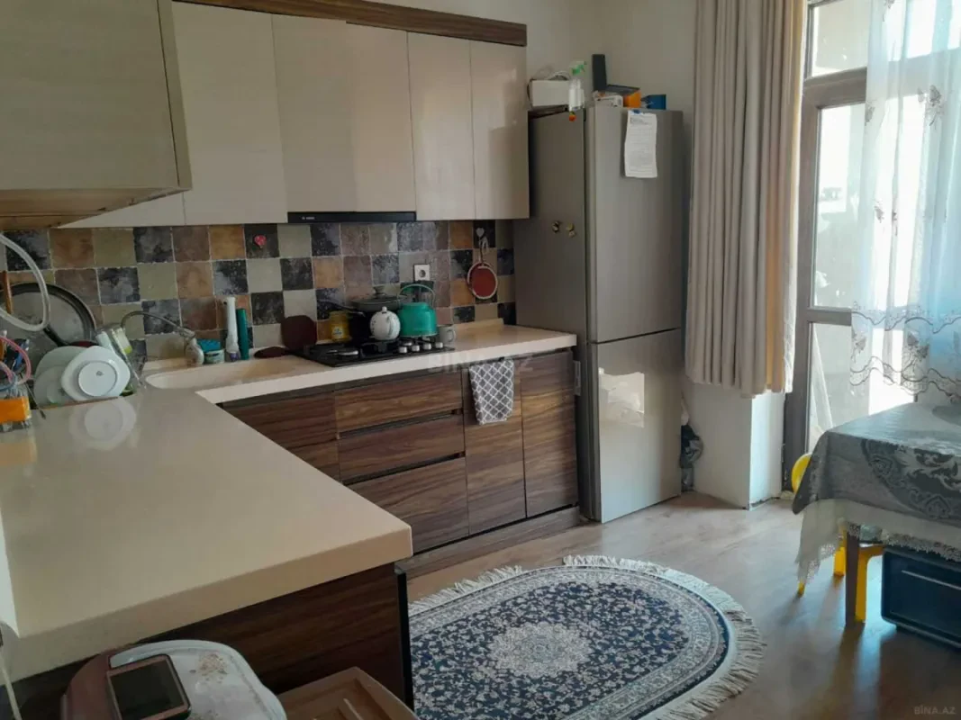 Satılır 9 otaqlı həyət evi 300 m²