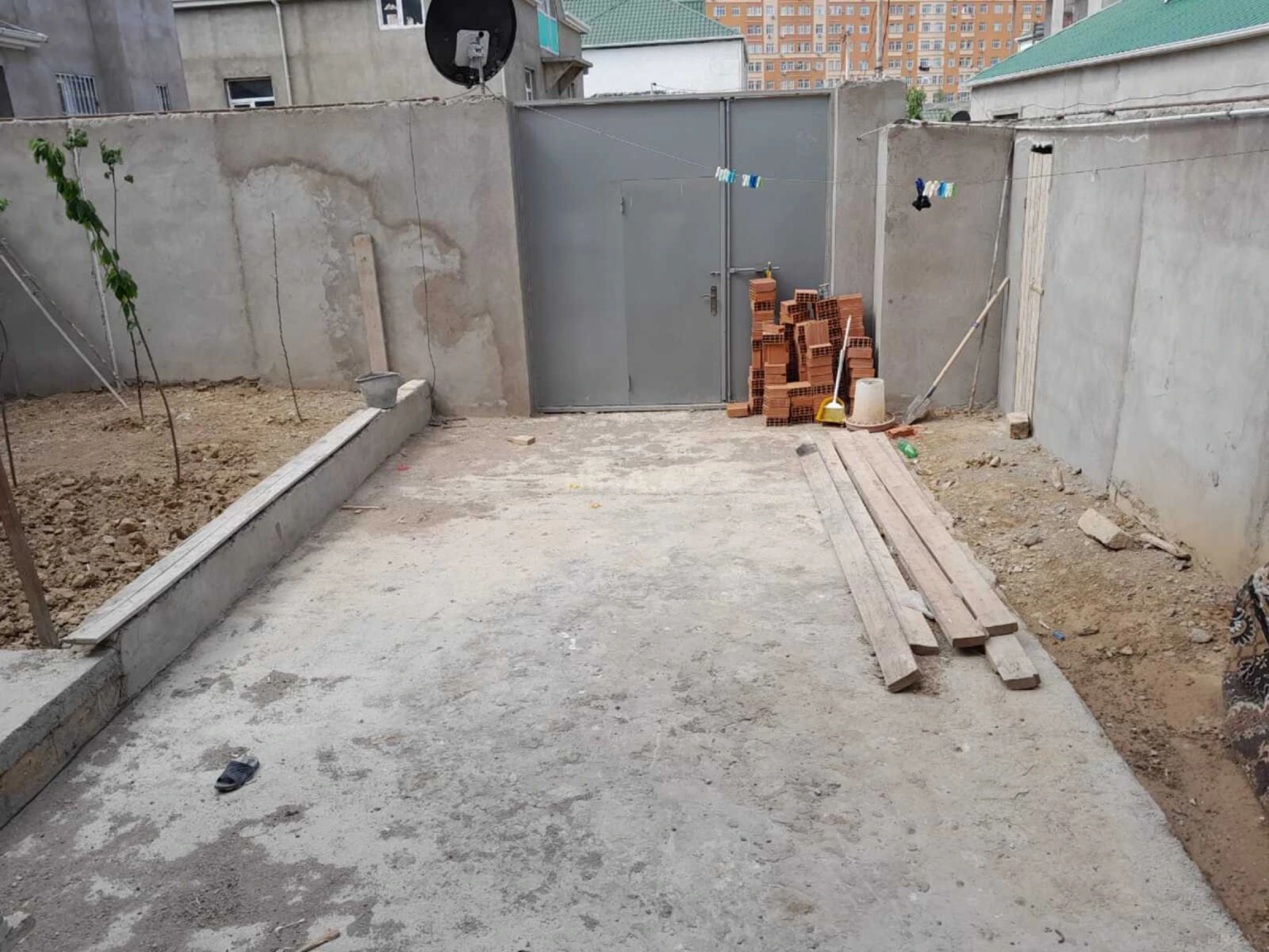 Satılır 9 otaqlı həyət evi 300 m²