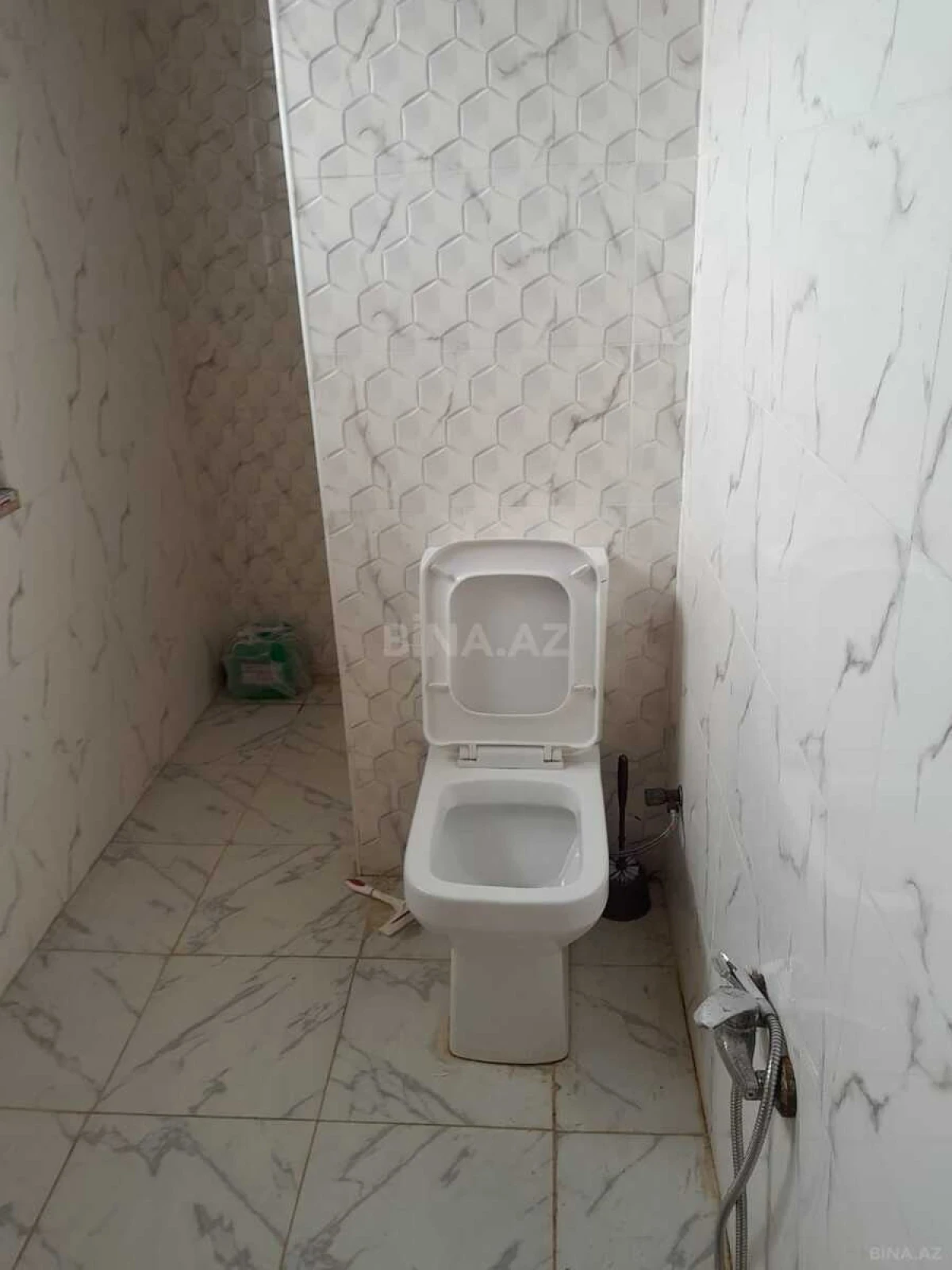 Satılır 9 otaqlı həyət evi 300 m²