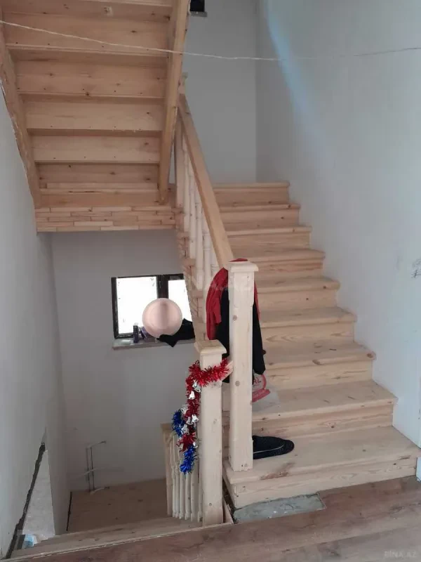 Satılır 9 otaqlı həyət evi 300 m²