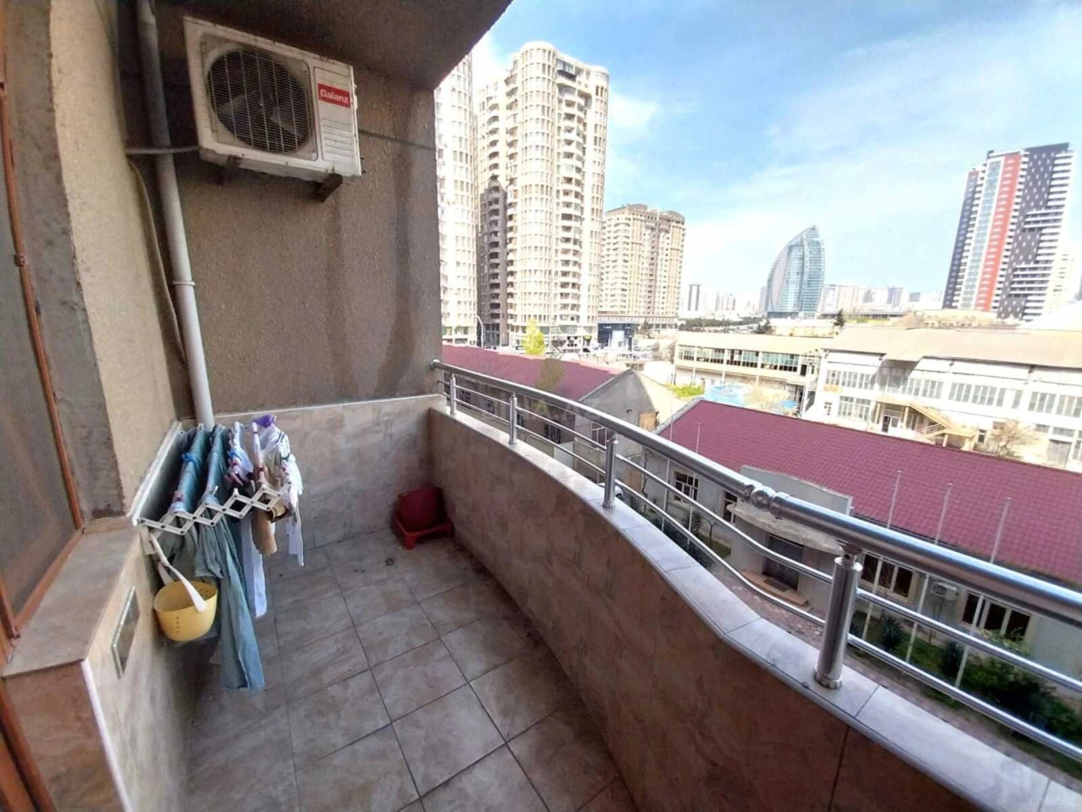 Satılır 3 otaqlı mənzil 105 m²