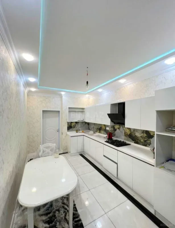 Kirayə verilir 4 otaqlı mənzil 150 m²