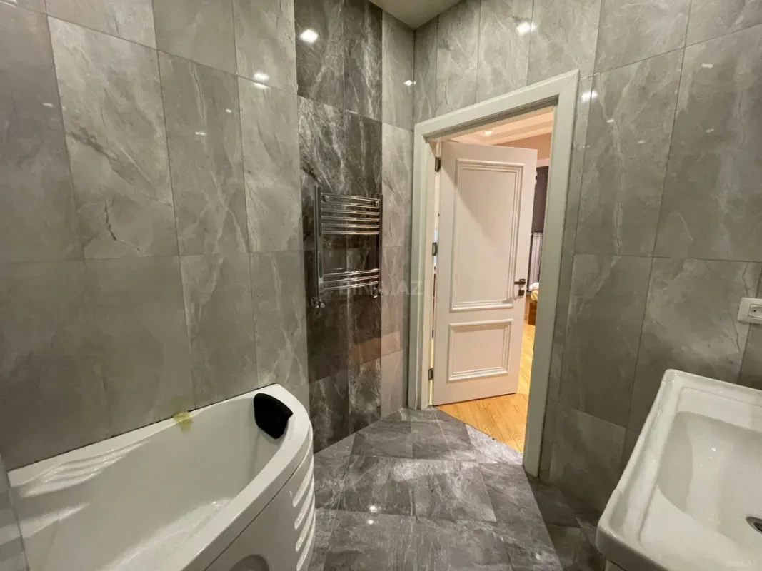 Satılır 2 otaqlı mənzil 96 m²