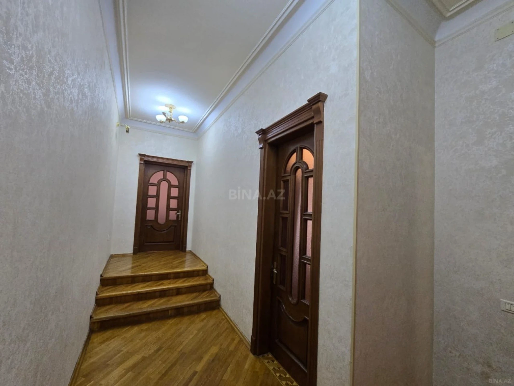 Satılır 11 otaqlı həyət evi 860 m²