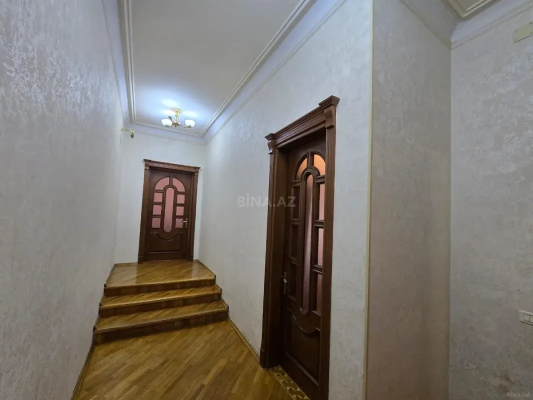 Satılır 11 otaqlı həyət evi 860 m²