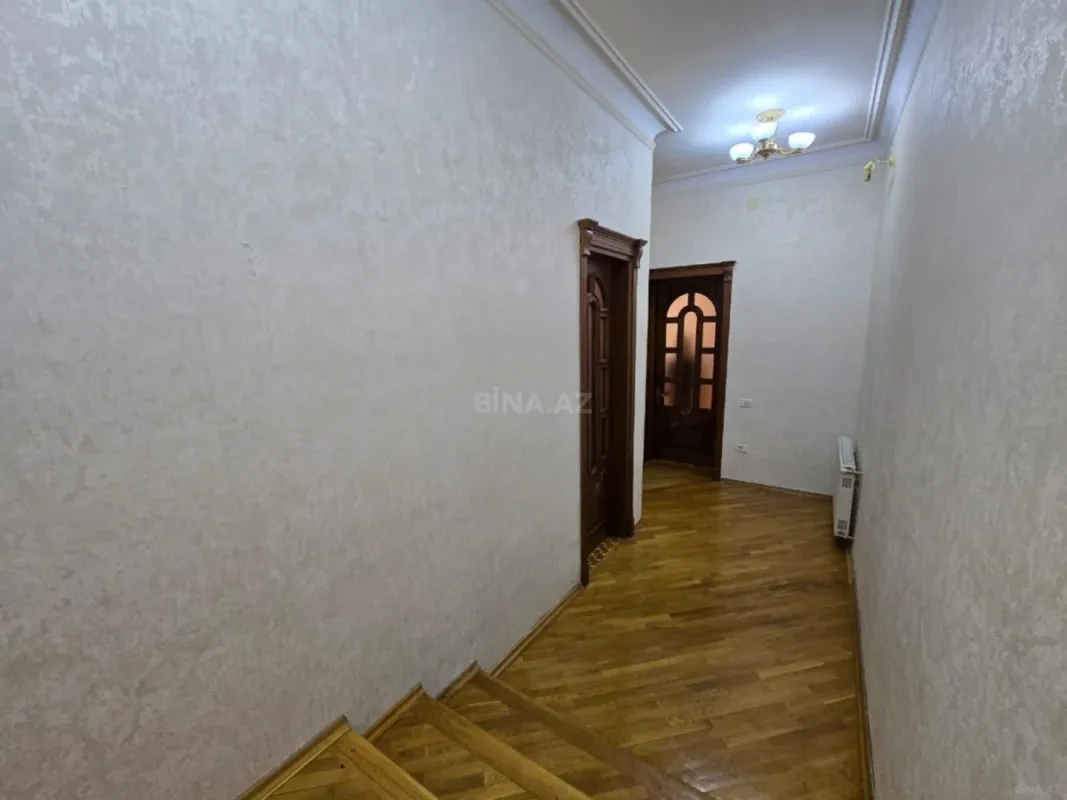 Satılır 11 otaqlı həyət evi 860 m²