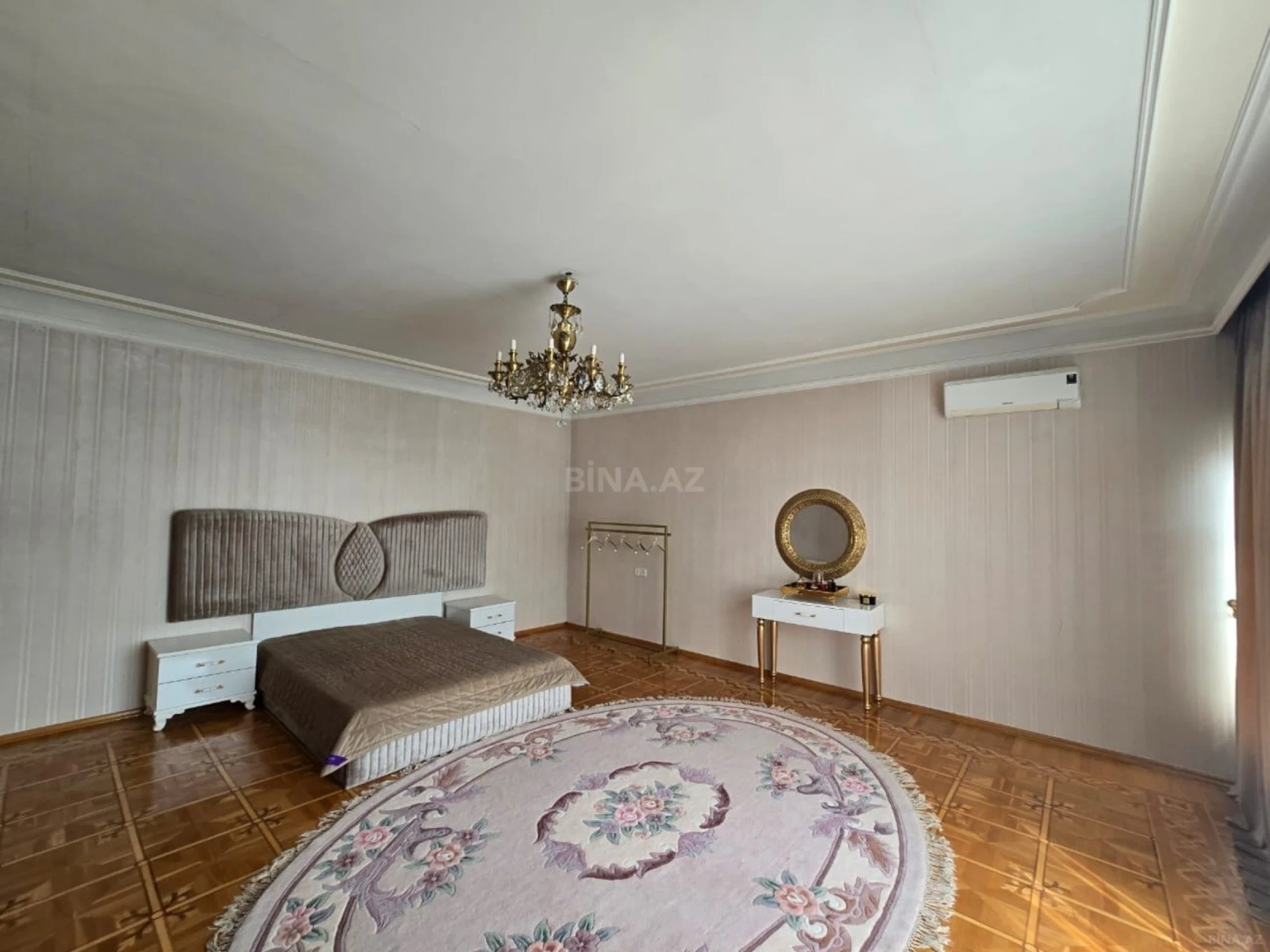 Satılır 11 otaqlı həyət evi 860 m²